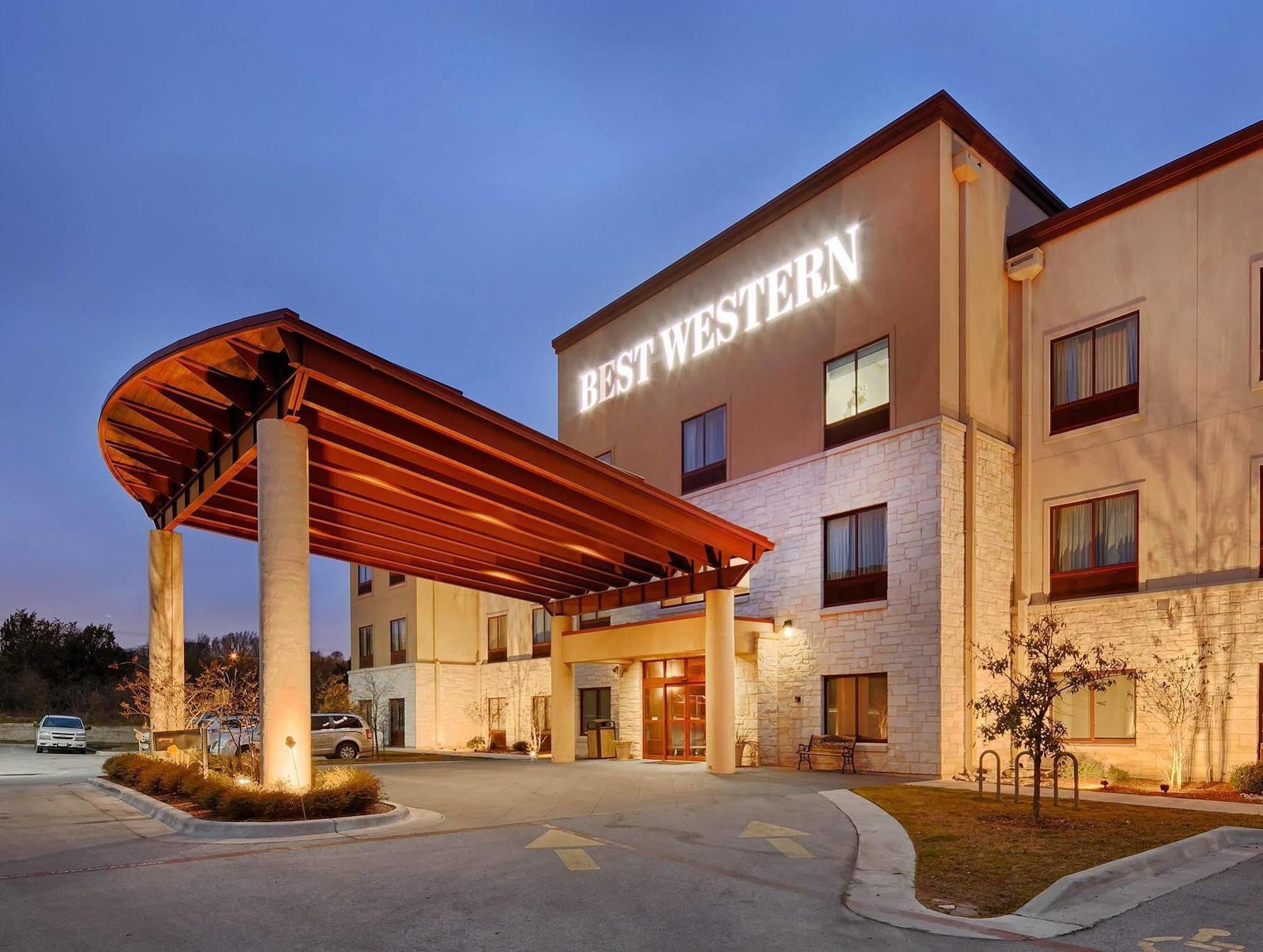 Best Western Plus Austin Airport Inn & Suites Exterior photo